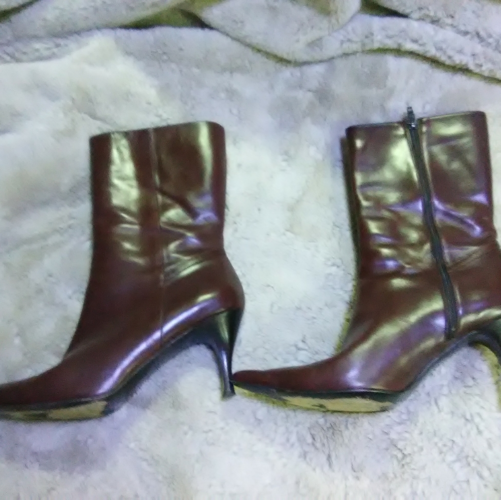 Boots - Picture 2 of 5